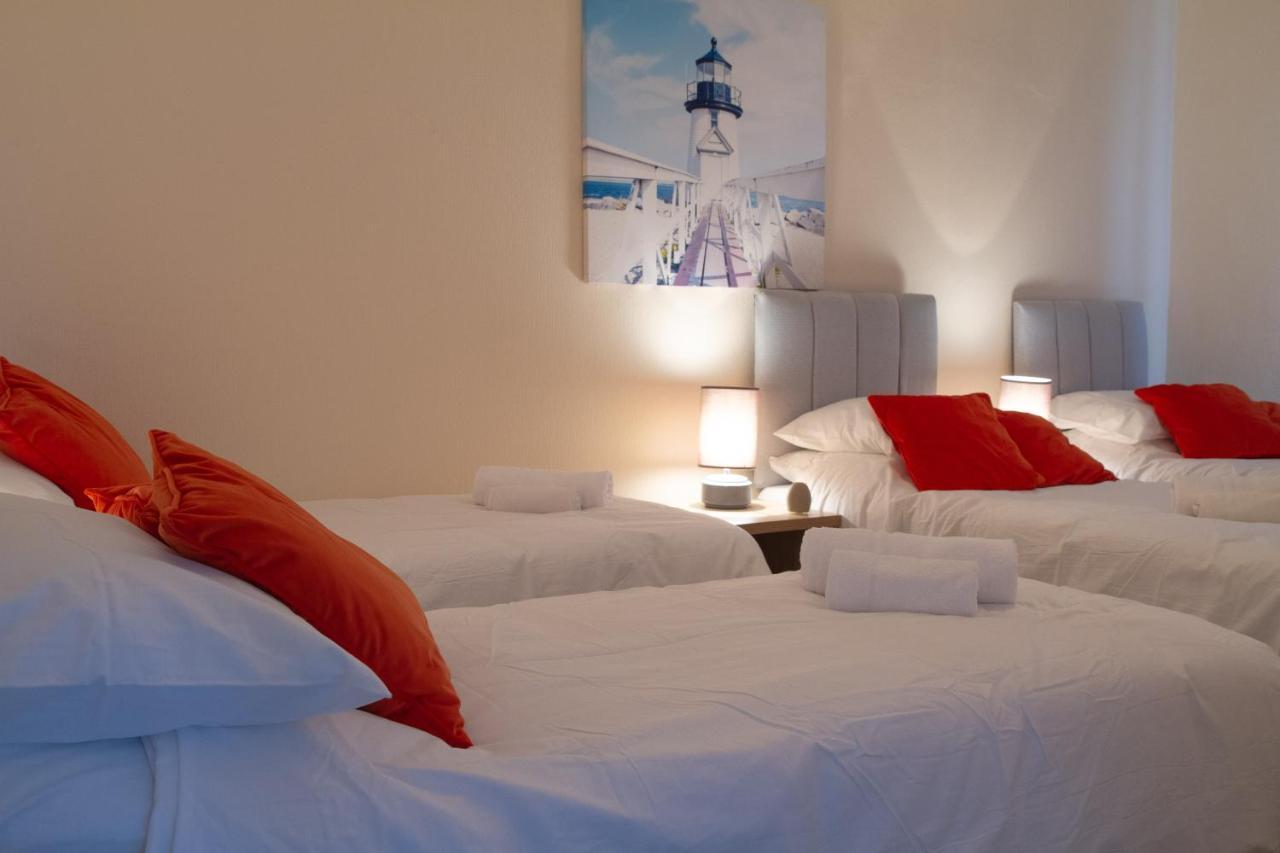 شقة Carvetii - Fox House - 1St Floor Flat Sleeps Up To 8 دنفرملاين المظهر الخارجي الصورة