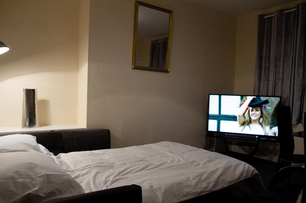 شقة Carvetii - Fox House - 1St Floor Flat Sleeps Up To 8 دنفرملاين المظهر الخارجي الصورة