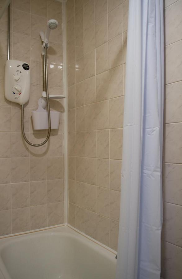 شقة Carvetii - Fox House - 1St Floor Flat Sleeps Up To 8 دنفرملاين المظهر الخارجي الصورة