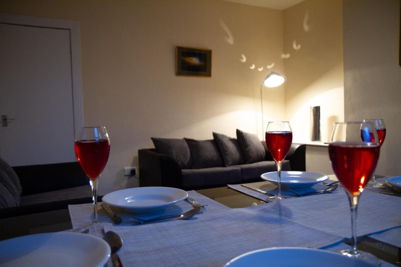 شقة Carvetii - Fox House - 1St Floor Flat Sleeps Up To 8 دنفرملاين المظهر الخارجي الصورة