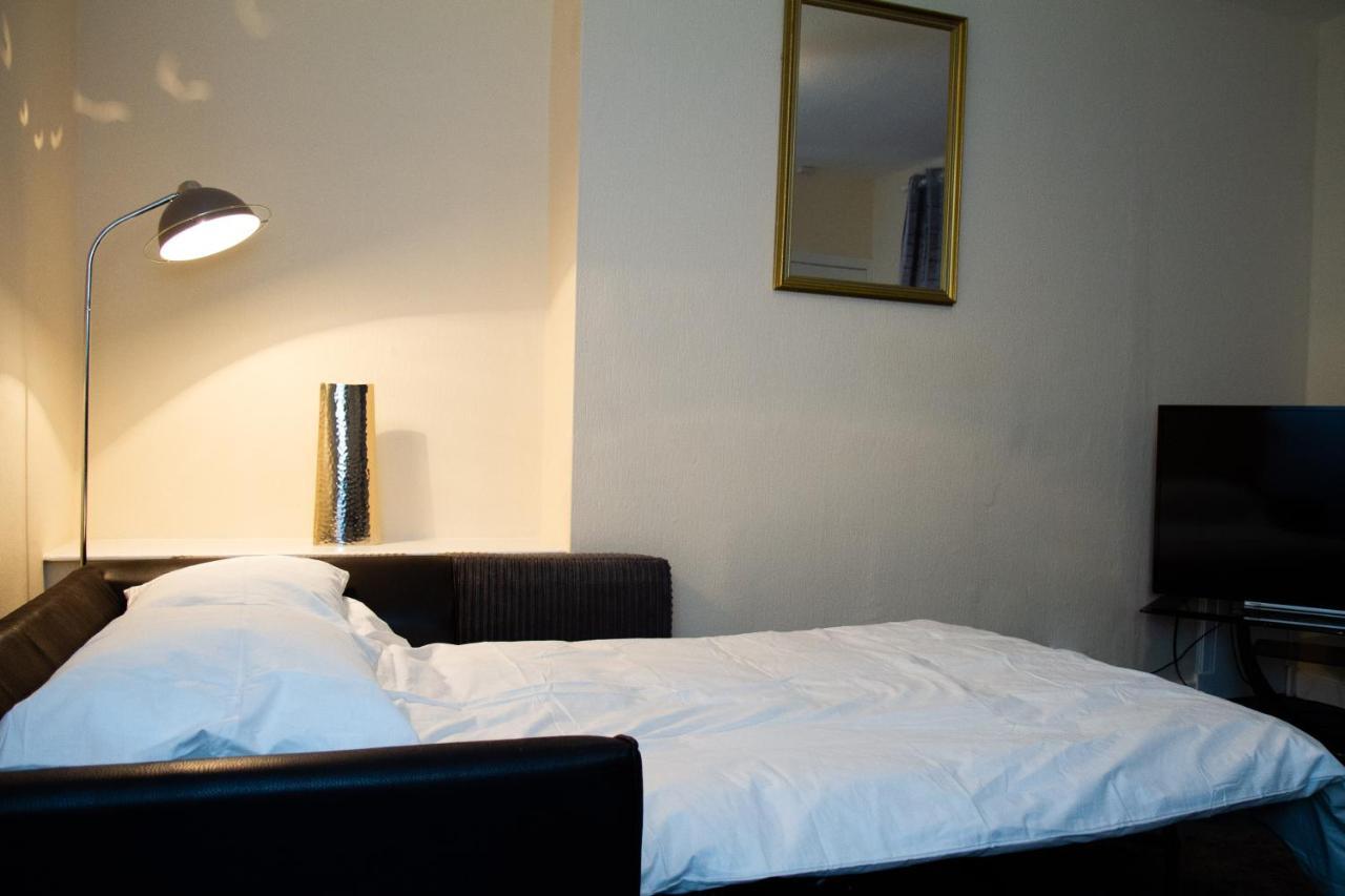 شقة Carvetii - Fox House - 1St Floor Flat Sleeps Up To 8 دنفرملاين المظهر الخارجي الصورة