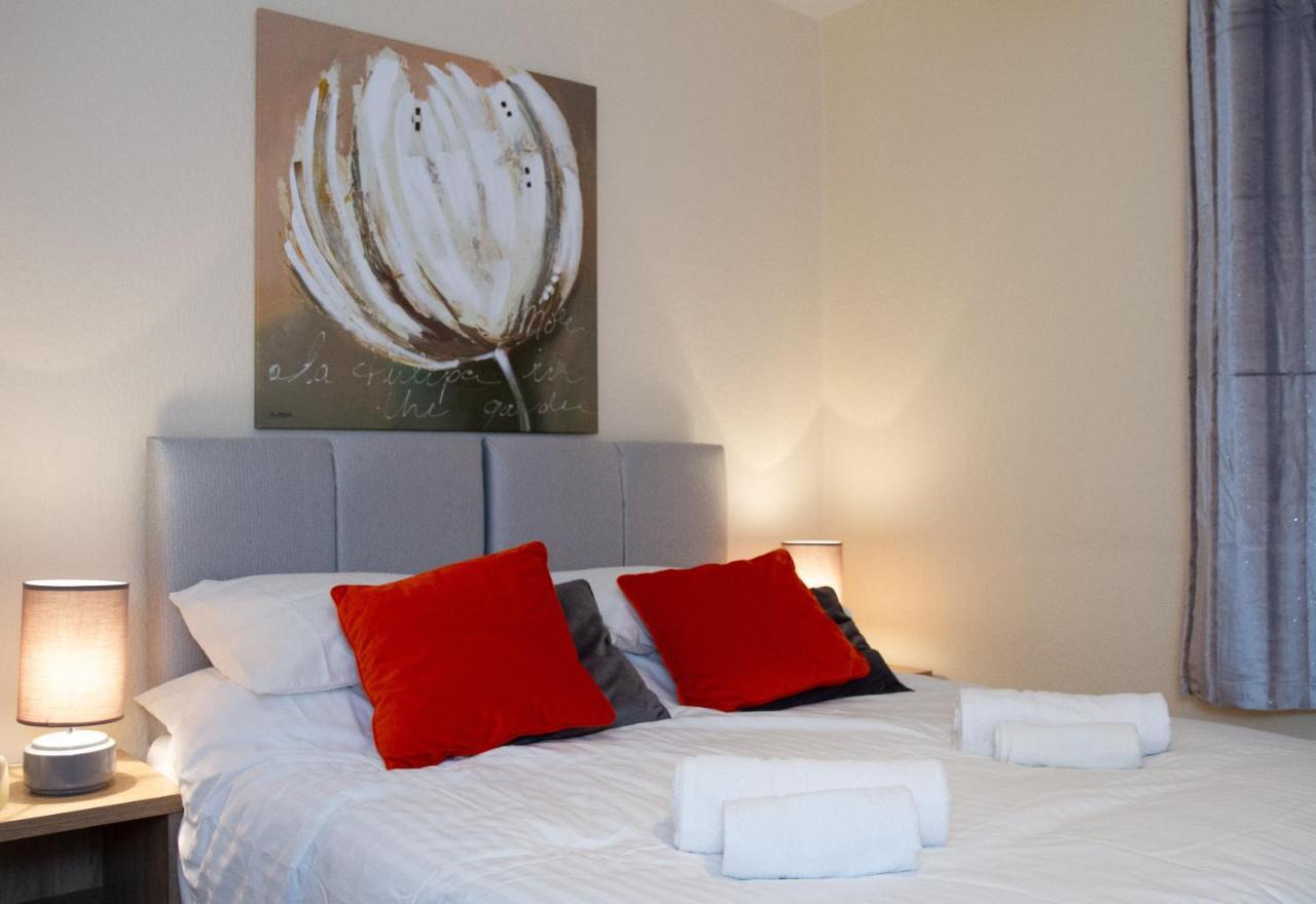 شقة Carvetii - Fox House - 1St Floor Flat Sleeps Up To 8 دنفرملاين المظهر الخارجي الصورة